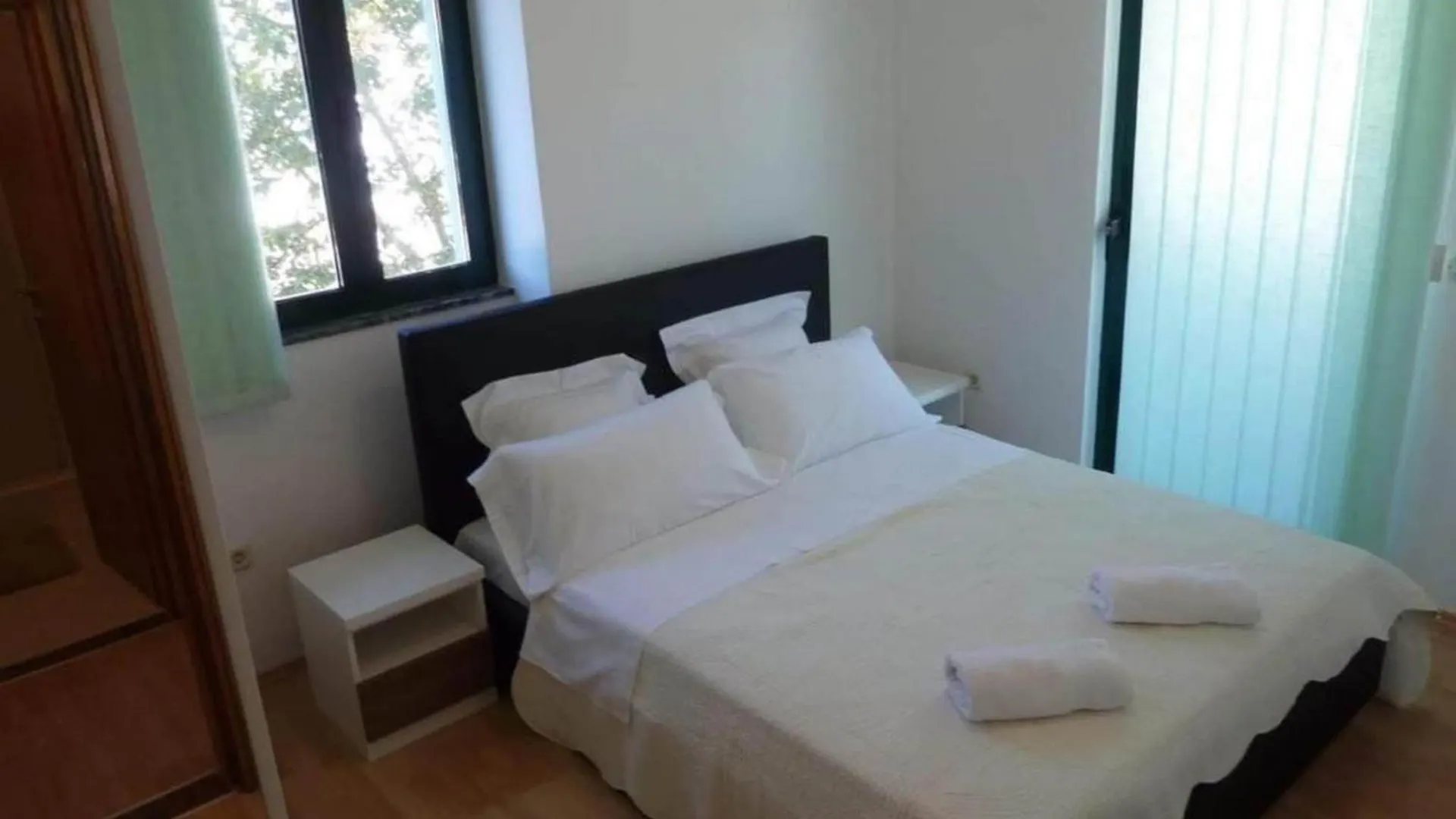 Apartments Mlikota - Two Bedroom Apartment With Terrace ザトン 0*,
